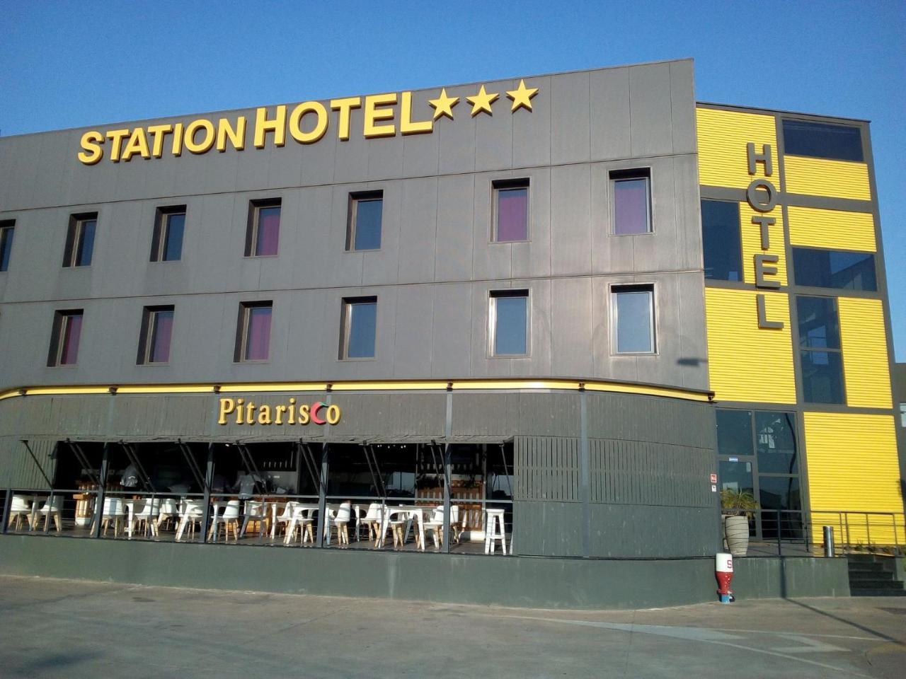 Station Hotel Viana Екстер'єр фото